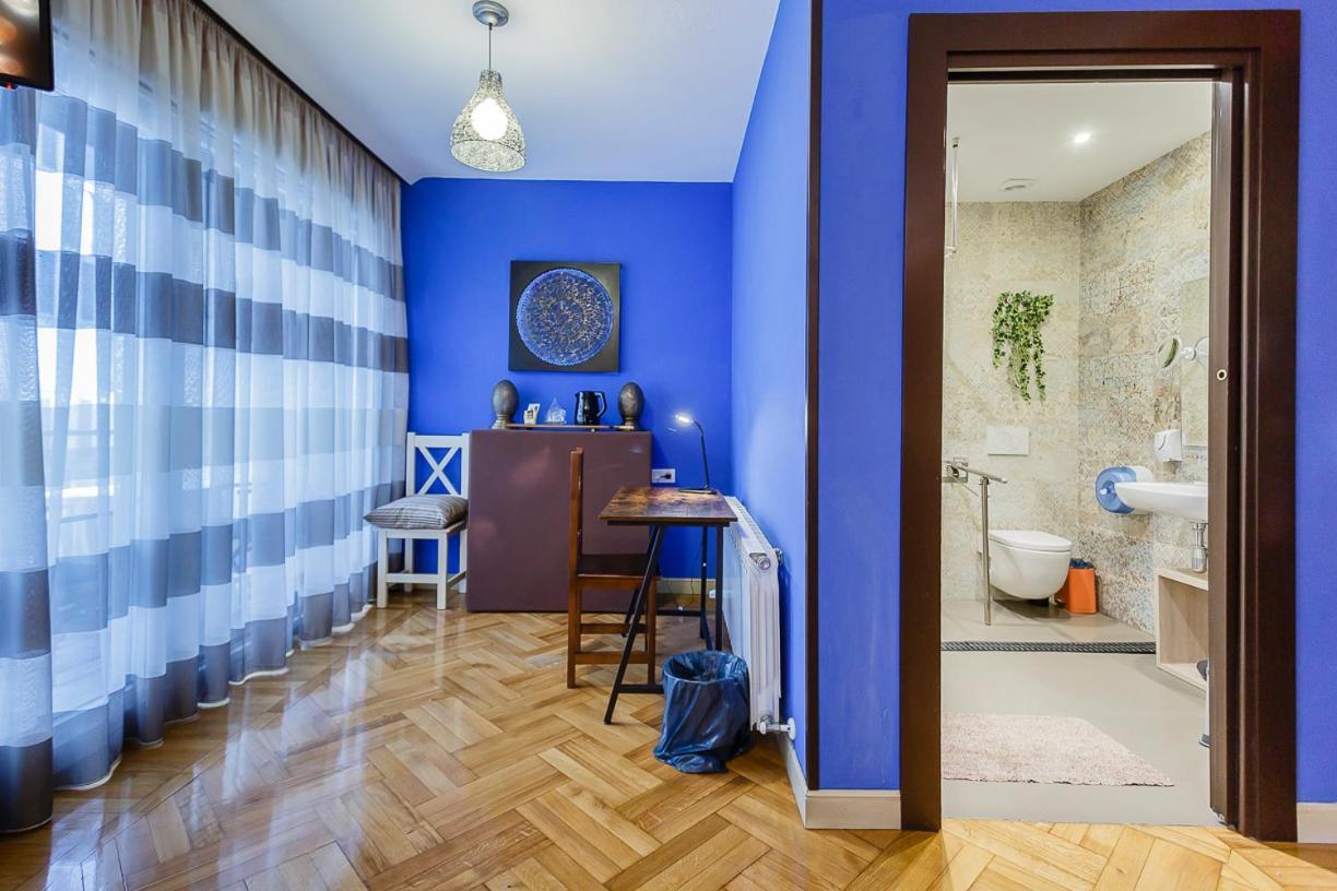Hostal Rodas Pamplona Exterior photo