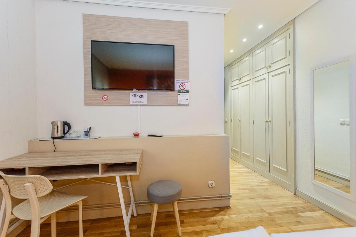 Hostal Rodas Pamplona Exterior photo